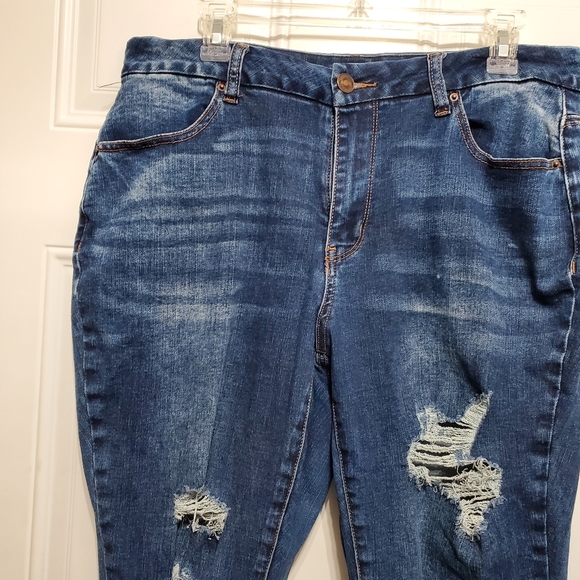 RUE 21 CURVY Mid-Rise Ankle Distressed Jeggings size 18 - Picture 9 of 16